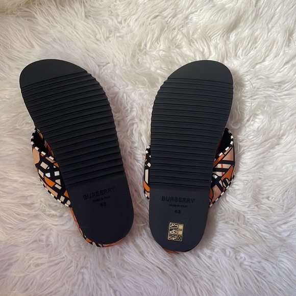 Men’s B monogram flip flop in orange - Picture 3 of 6